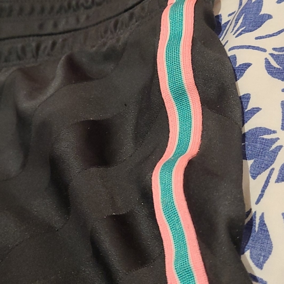 Shorts - Picture 3 of 6